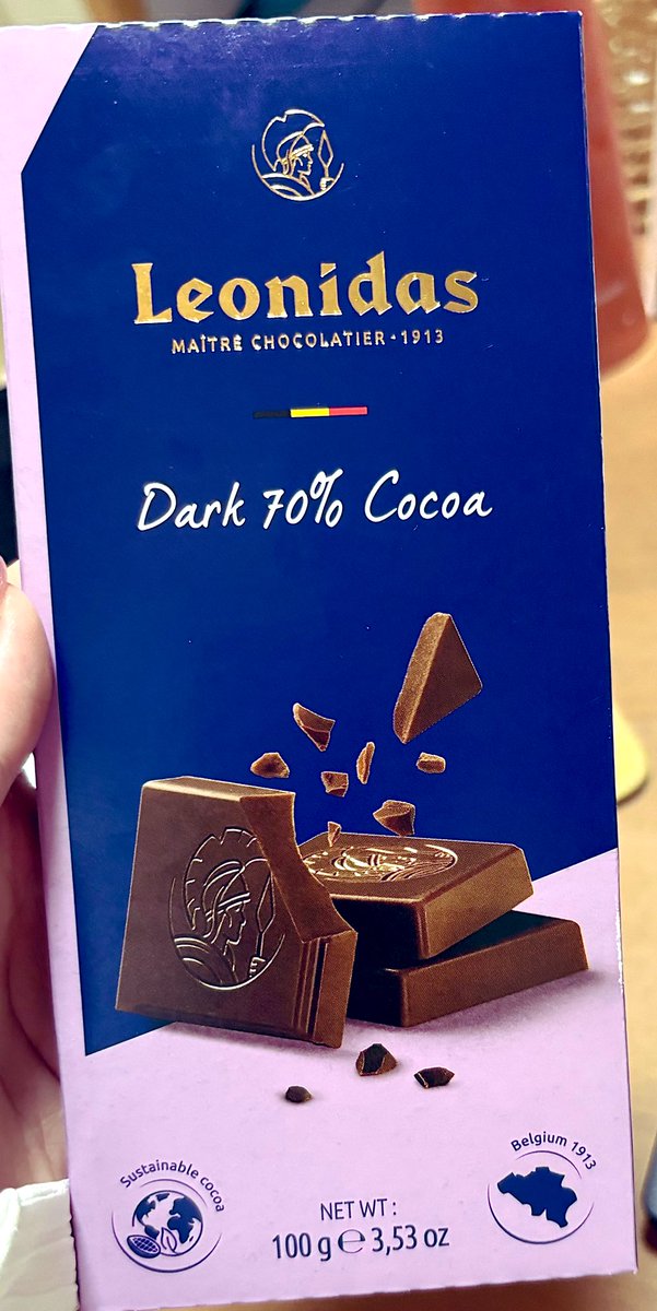 s1a2y2a2's tweet photo. 万博のベルギー館で買ったこの板チョコナイスビターでめちゃ美味しい〜2つ買って良かったぁ(*  ˊ꒳ˋ*) https://t.co/ofbXkF8XaR