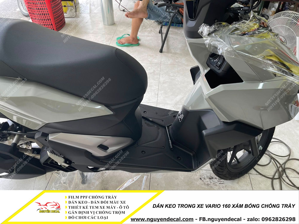 nguyendecal's tweet photo. Dán keo trong xe Vario 160 màu xám là giải pháp bảo vệ hiệu quả giúp giữ lớp sơn zin luôn sáng bóng và hạn chế tối đa trầy xước trong quá trình sử dụng.
>➤ Xem thêm: https://t.co/Cl33BTgytG
#nguyendecal #dankeoxe #vario160 https://t.co/u5SB8JxwS5