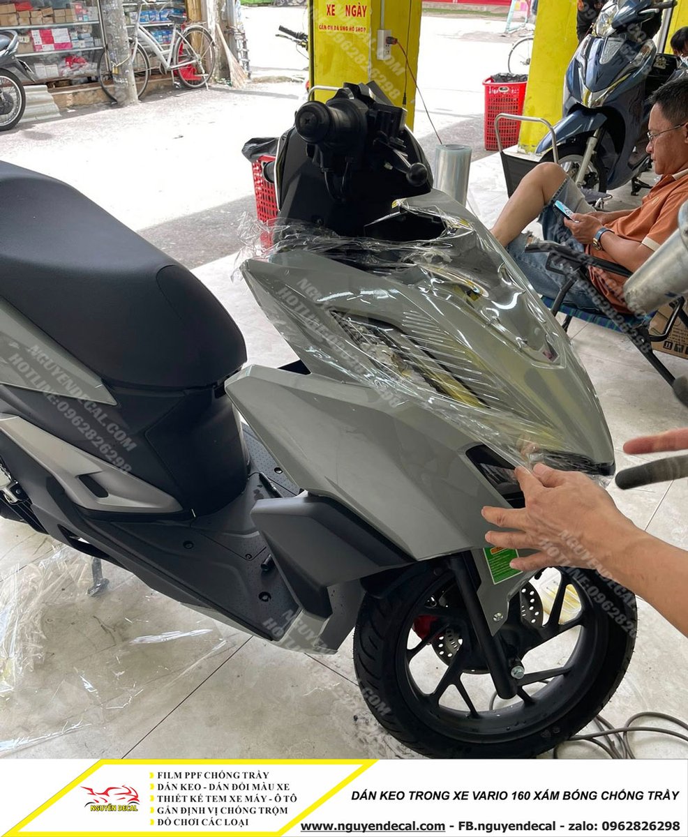 nguyendecal's tweet photo. Dán keo trong xe Vario 160 màu xám là giải pháp bảo vệ hiệu quả giúp giữ lớp sơn zin luôn sáng bóng và hạn chế tối đa trầy xước trong quá trình sử dụng.
>➤ Xem thêm: https://t.co/Cl33BTgytG
#nguyendecal #dankeoxe #vario160 https://t.co/u5SB8JxwS5