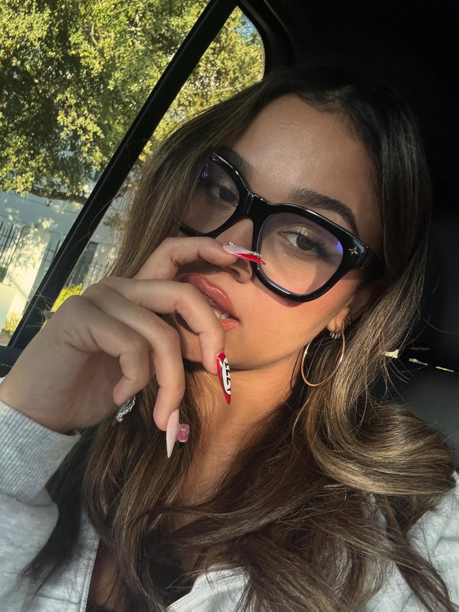 𝗹𝗲𝗻𝗼𝗿𝗮. tweet media