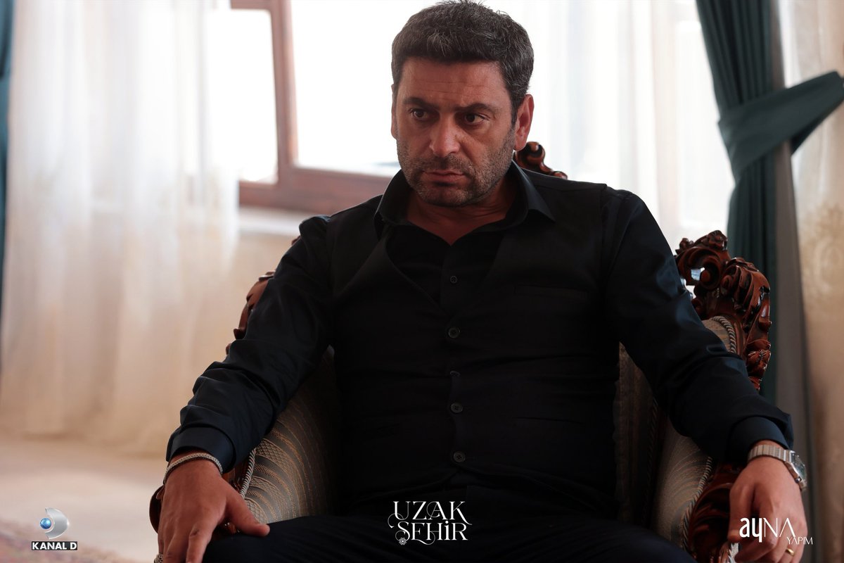 Alya otur kızım artık şuraya adam sana yer açacağım diye öldü öldü