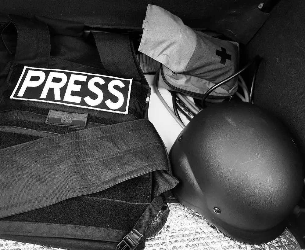 ukraine_world's tweet image. Russian forces killed French journalist Antoni Lallican and injured his Ukrainian colleague Hryhorii Ivanchenko with a drone strike.
With this attack, Russia once again cynically violated the norms of International Humanitarian Law.
💭“As a result of a targeted strike by an…