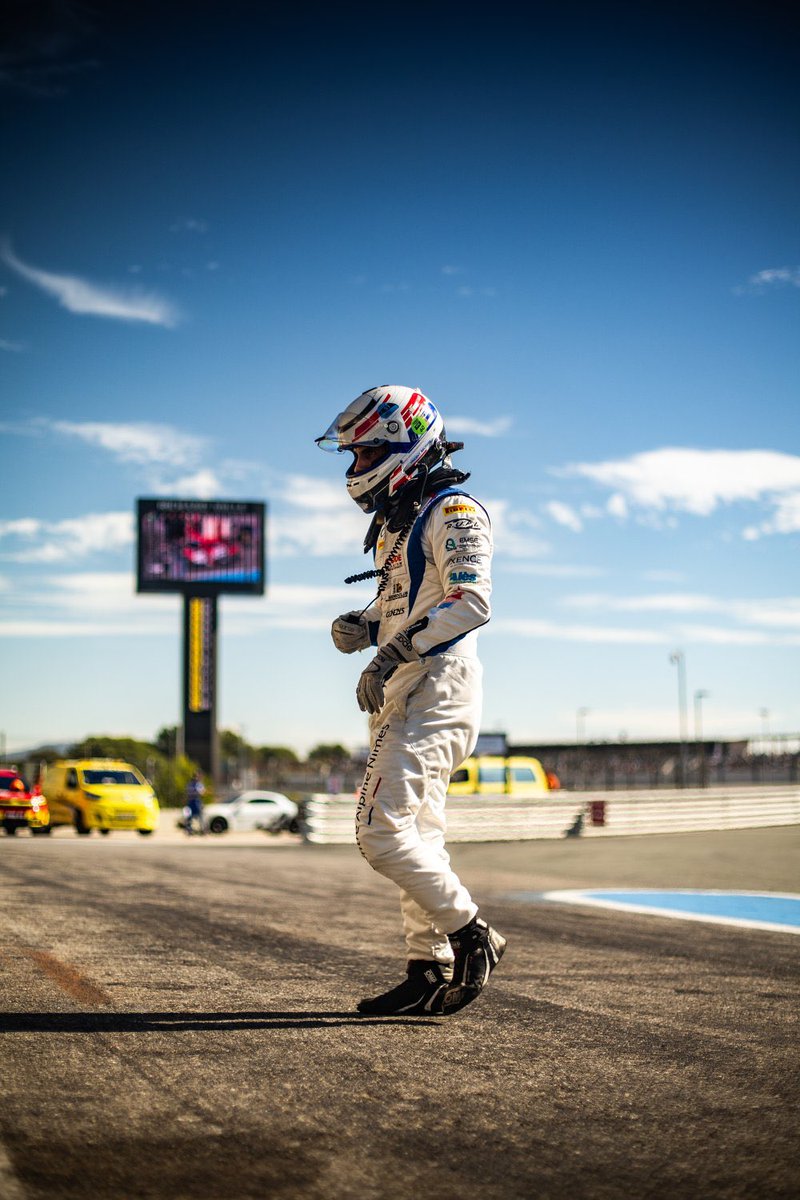Dernier week-end de la saison au Castellet 🏎️

Les gagnants du challenge Genezys ont vécu une immersion totale : paddock, briefings, échanges avec les pilotes Yves Lemaître &amp; Vincent Beltoise…

Le sport automobile, vécu de l’intérieur 🔥

#FFSAGT #Motorsport #Genezys