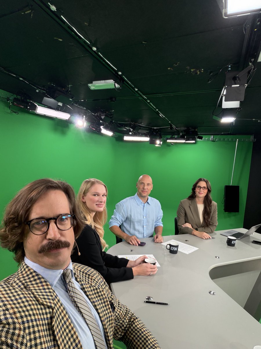 Nu är han synlig! Även <a href="/annasvahn_/">Anna Svahn</a> och <a href="/wiker_elin/">Elin Wiker</a> är på plats. 11:45 🚀🚀