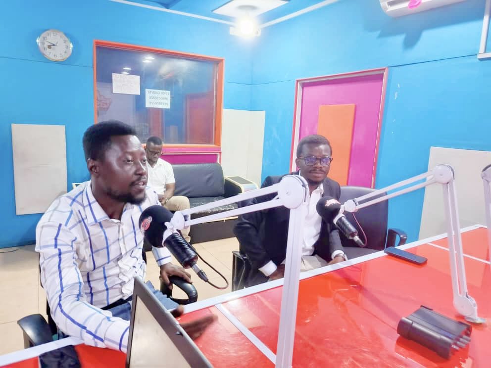 epa_koforidua's tweet image. The ER-EPA joined Taste FM (90.9) to talk about the new Environmental Protection Act, 2025 (Act 1124) and kick off Client Service Week!
The Act gives EPA stronger powers to protect our environment from waste to pesticides to climate action. 
#ClientServiceWeek
 #PublicAwareness