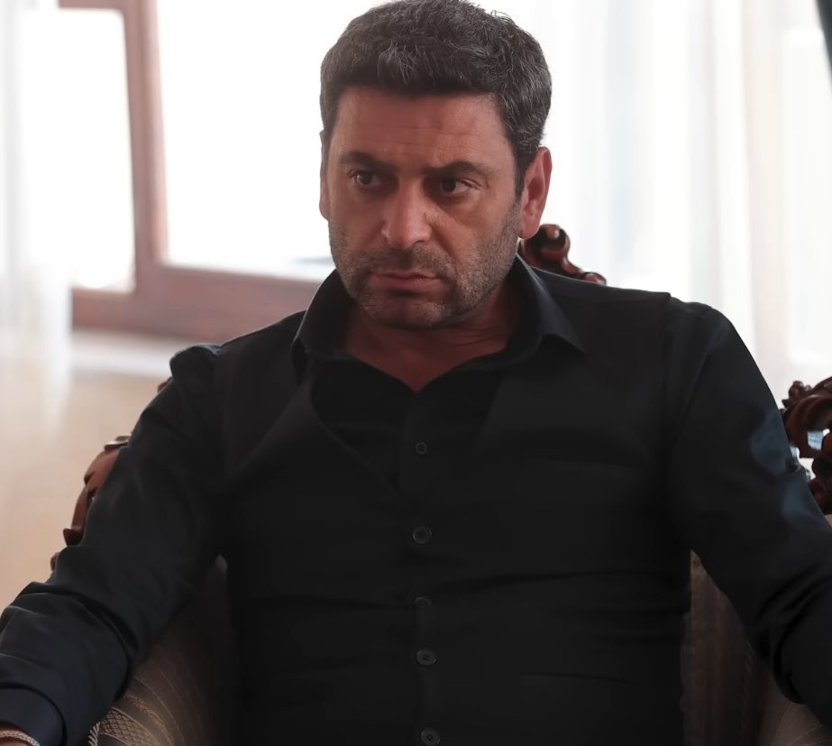 Bende bu adama yanıyorum