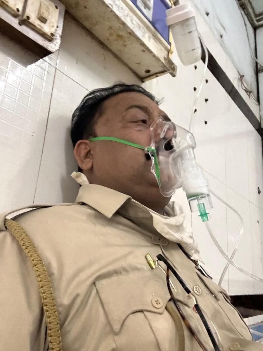 जयपुर SMS ट्रॉमा सेंटर हादसा: लपटों के बीच कूदकर फ़र्ज़ निभाने वाले पुलिसकर्मी ललित जी को हृदय की गहराइयों से आभार धन्यवाद बार-बार धन्यवाद

जयपुर के एसएमएस ट्रॉमा सेंटर में लगी भीषण आग के बीच जब चारों तरफ़ अफरा-तफरी थी, तब एसएमएस थाना पुलिस के जवान ललित जी ने बिना अपनी जान की