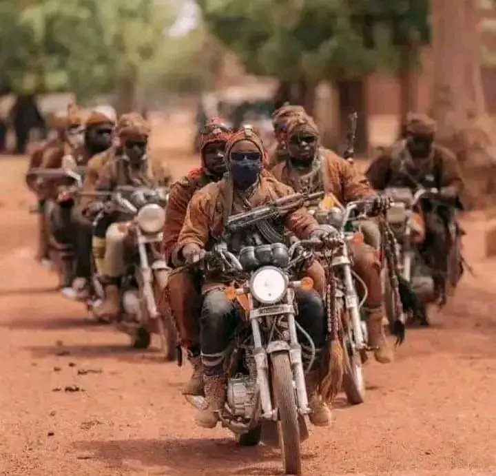 DanKatsina50's tweet photo. ALERT: Yesterday evening, bandits struck again along Dayi–Tuge way in Malumfashi LGA, Katsina State, killing a traveler, abducting several others &amp; seizing motorcycles. Residents say this is the second roadblock attack in a week.
@dikko_radda @NuhuRibadu @kbadtweet @bulamabukarti https://t.co/Qn3hpPTBt4