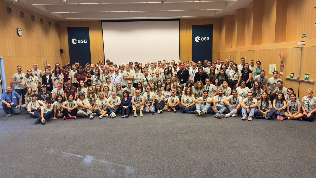 astroguada's tweet photo. 🚀 Estamos super emocionados de haber participado en el ESA Open Day 2025 en @esa (ESAC) de Madrid.🌞
A pesar calor 🥵,  la Observación Solar fue un éxito. ¡Gracias voluntarios, visitantes, organización y a @PGLario por permitinos participar ❤️
 #ESAOpenDays #ESAC #divulgación https://t.co/3KGs26Hsf5