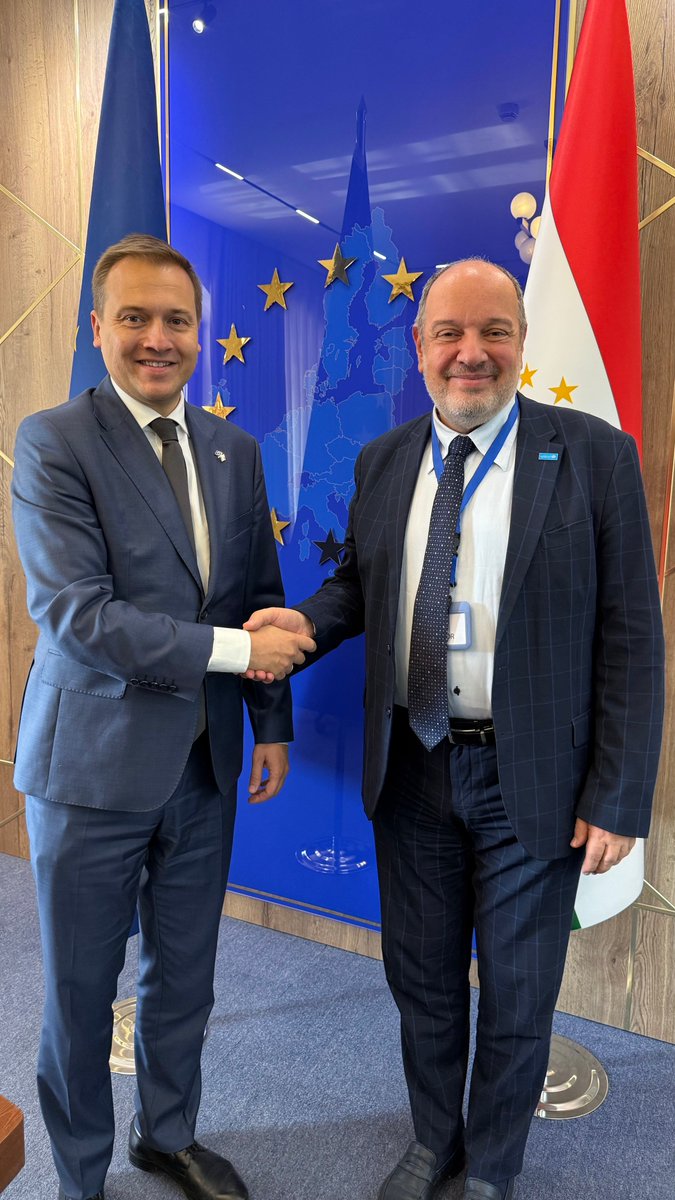DarskiRadoslaw's tweet image. Glad to exchange with Arthur van Diesen, UNICEF Representative in Tajikistan, on the broad areas of #cooperation between the European Union and #UNICEF in Tajikistan. We are working jointly to create an #enabling and #safe learning environment for all Tajiks.