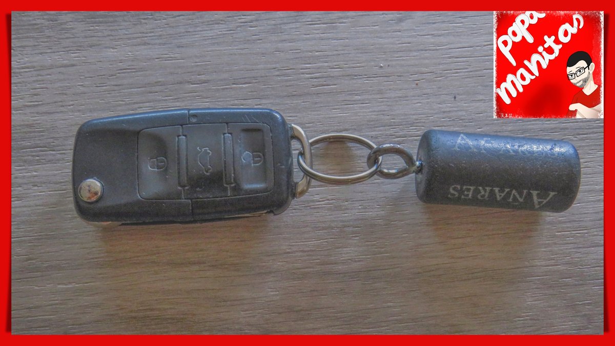 Aqui os dejo un video corto de como cambiar la pila al mando del coche. En este caso un Wolkswagen.

youtu.be/BclOy5k3LlM