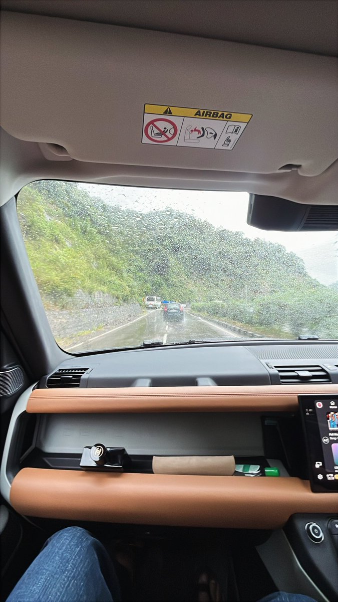 ShivrattanDhil1's tweet image. It’s a perfect day for a Kasauli drive that’s the perk of living in Chandigarh, nothing quite matches that Kasauli vibe! 😍