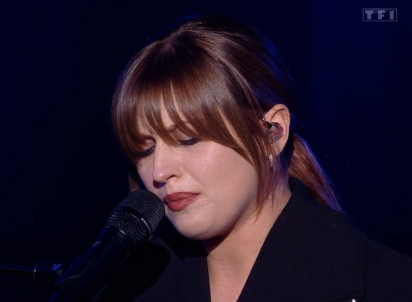 #Marine interprète son dernier titre "Restes d'averses" lors de la finale de #TheVoiceKids, à voir en replay ici ➡️ 
molotov.tv/fr_fr/p/15883-…