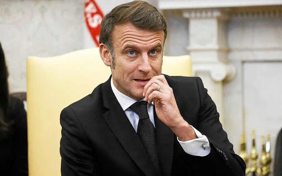 14 heures et 26 minutes: C'est le temps qu'aura duré le nouveau gouvernement de Sébastien Lecornu, qui vient de présenter sa démission...(bien moins que le temps d'une story instagram 😲) 
#france #Demission #demissionlecornu #pourtoi