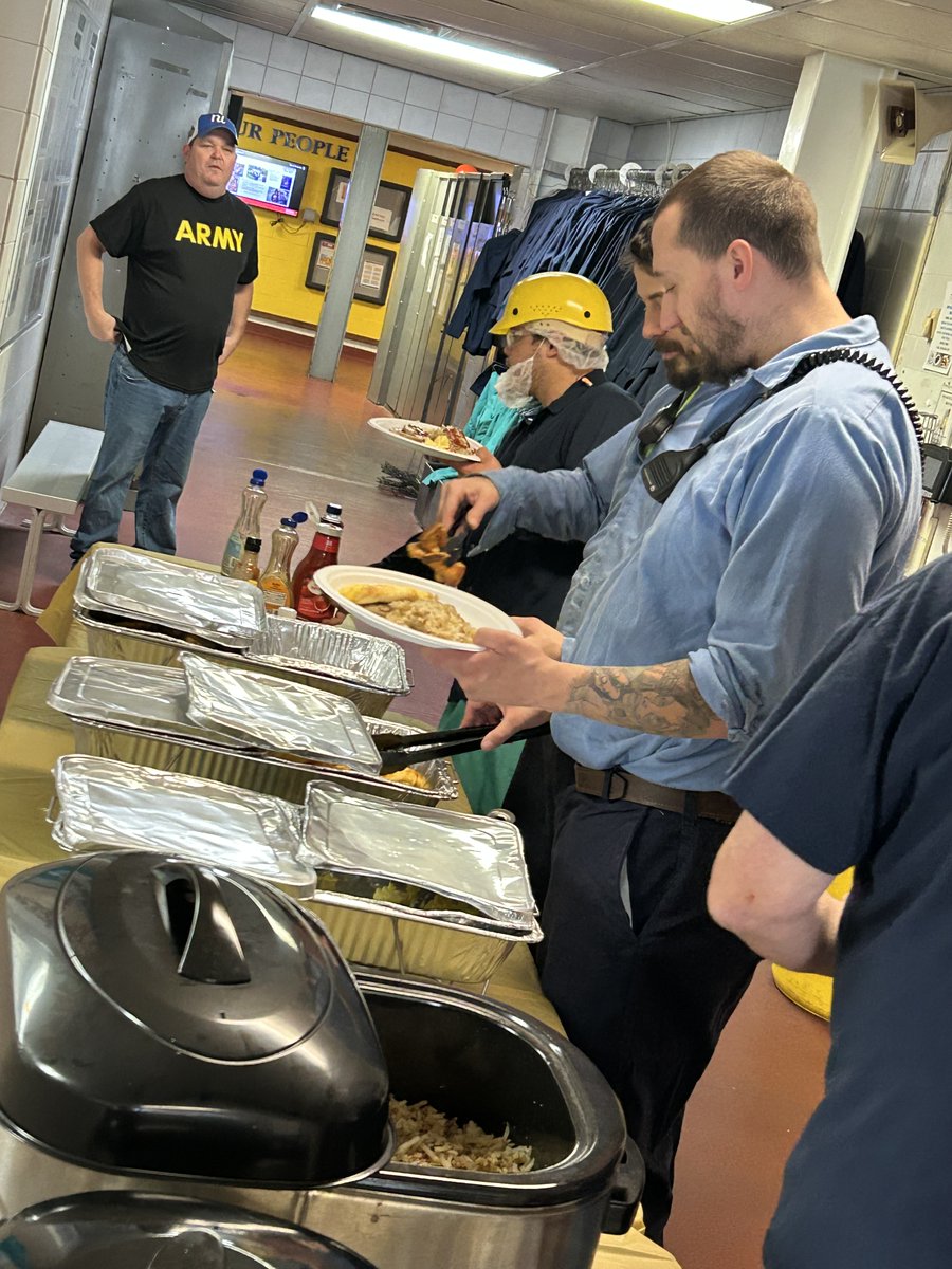 MichaelFoods's tweet photo. Klingerstown, PA employee appreciation breakfast for all shifts.  We offered our own MFI scrambled eggs, omelets, hash browns and French toast sticks along with sausage patties. #ThankYou! https://t.co/tt184iYN26