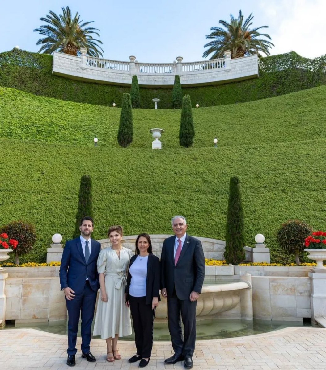 عرزشی ها مدعی هستند که ما ربات هستیم!🥴😂
بات های عزیز لطفا همگی زیر این پست یک #جاوید_شاه منشن کنید.