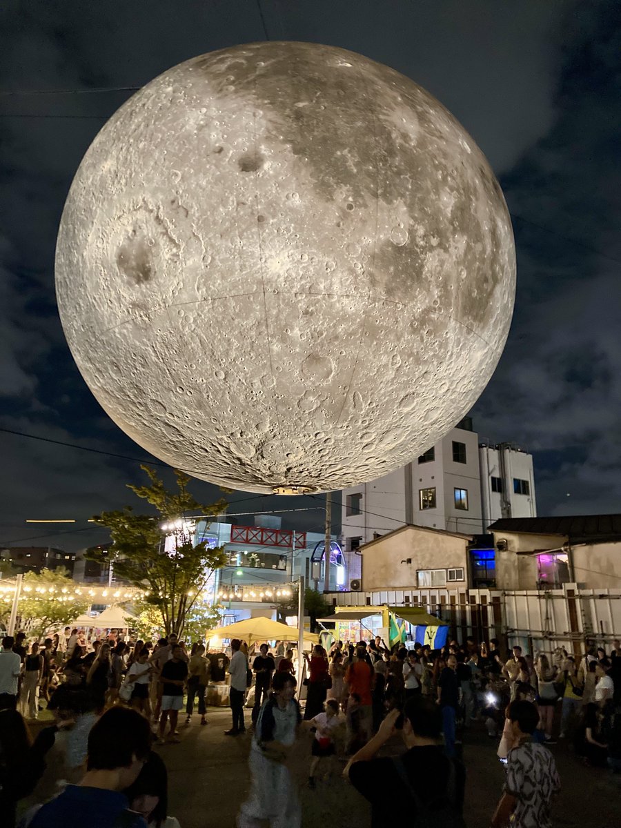 otake_megane's tweet image. 今夜は十五夜「中秋の名月」！🍡🐇
曇り空で月見えない…

昨夜の月はよく見えた〜🌕
#ムーンアートナイト下北沢 #moon