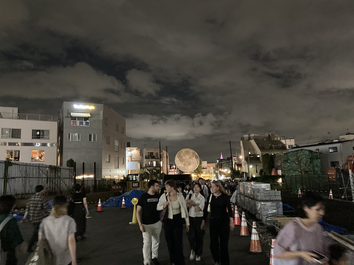 otake_megane's tweet image. 今夜は十五夜「中秋の名月」！🍡🐇
曇り空で月見えない…

昨夜の月はよく見えた〜🌕
#ムーンアートナイト下北沢 #moon