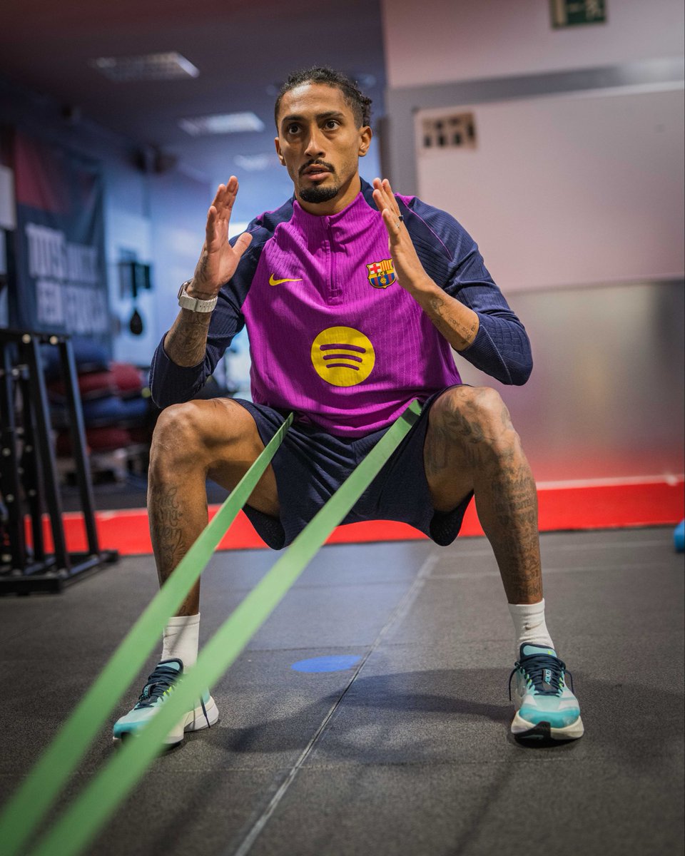 💪 Fermín López y Raphinha siguen trabajando duro en su recuperación. A ambos se les espera tras el parón de selecciones. Jugadores clave para revertir la situación del equipo, que hoy ha hecho sesión de recuperación bajo mínimos.

📸 <a href="/FCBarcelona_cat/">FC Barcelona</a>