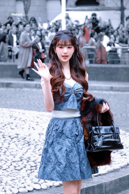 G2k_kNpaIAAWl9A?format=jpg&name=small