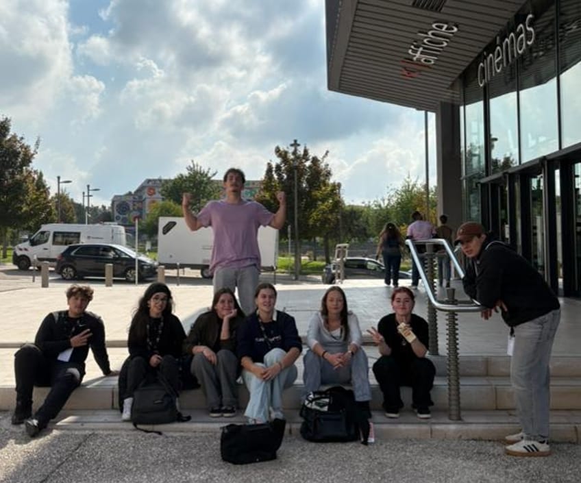 ➡️ Mardi 29 septembre, les étudiants de MCO première année ont pu participer à une journée d'intégration organisée par les étudiants de 2ème année. Ateliers, rallye, les étudiants ont découvert la ville ! 

➡️ Merci aux commerçants qui se sont impliqués ! #grandest #hautemarne