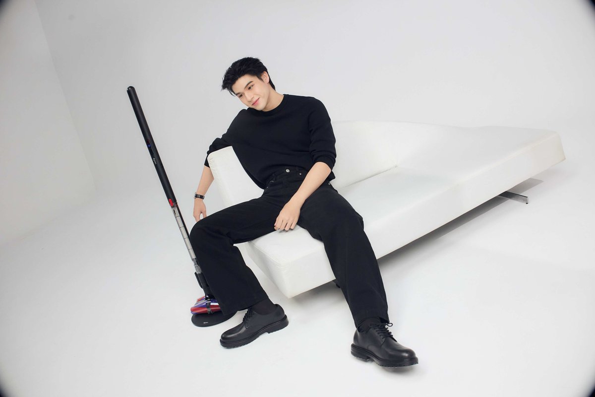 mayaonline2002's tweet photo. นี่ล่ะ! วิถีพ่อบ้านหมายเลข1 ✨️ สกาย วงศ์รวี #skywongravee Friend of Dyson เผยกับลุค All Black สุดคูลกับไอเทมคู่บ้านคู่ใจ Dyson PencilVac เทคโนโลยีสุดล้ำที่ตอบโจทย์ไลฟ์สไตล์ของเขาเหมือนเกิดมาเพื่อสิ่งนี้!!

#DysonTHxSKY
#DysonTH #DysonPencilVac #DysonSkyWongravee #DysonHome https://t.co/Me26wdctpa