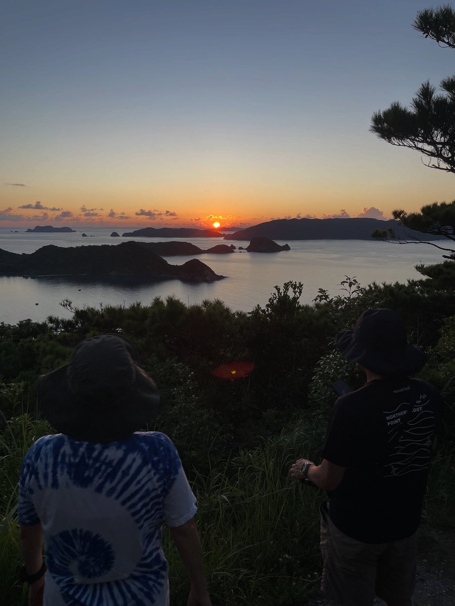 colorfulwave1's tweet photo. 昨日は早朝6:00～バードウォッチングツアーガイドで座間味島高月山展望台へ♪
サシバもアカハラダカもタカ科は1羽も見られませんでした😢
が、平地に降りてきてから、アカハラダカらしき（？）、エゾビタキ、ダイサギ、ツバメ、セッカなどなどが見られました。

頑張れば、早起きってできるんだなぁ~✌ https://t.co/f368rYiqoL