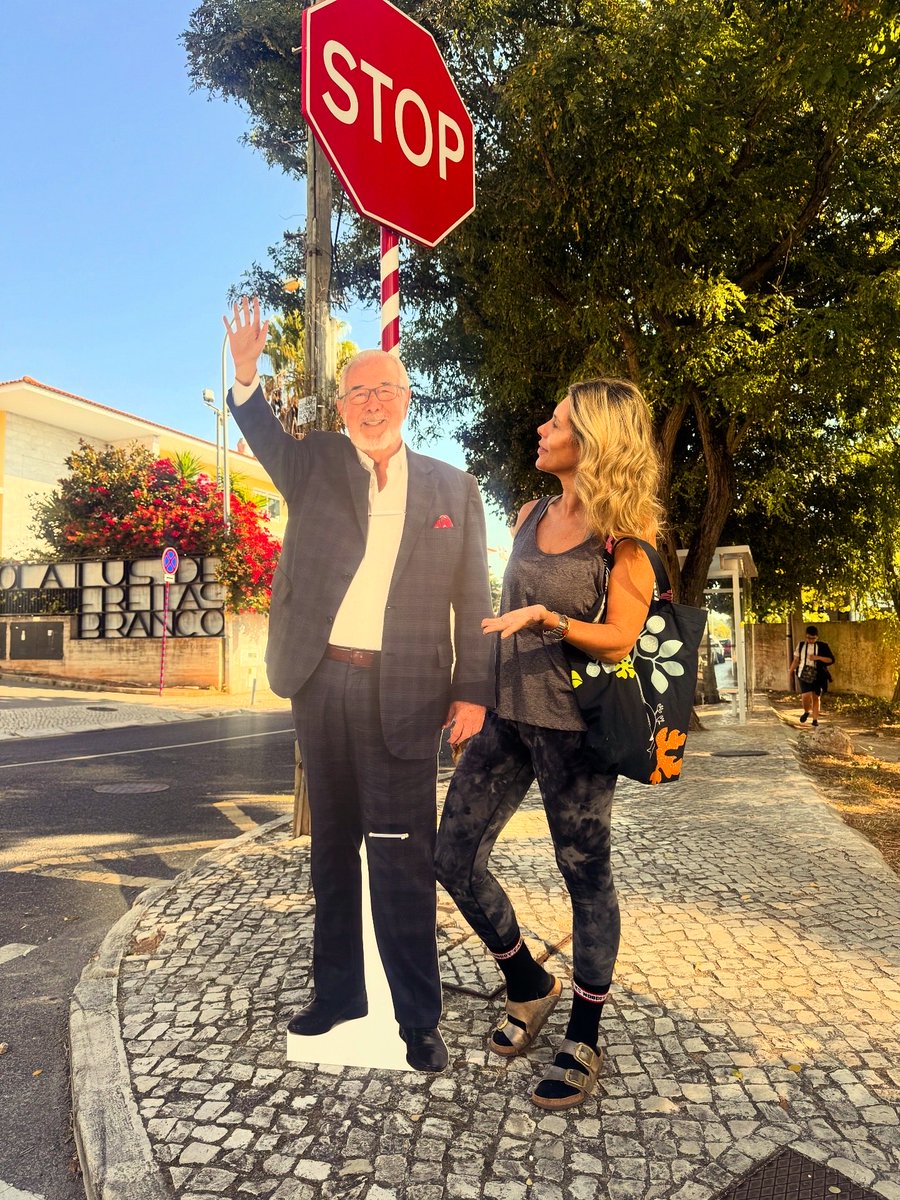manjos's tweet image. Oeiras acordou hoje com o Isaltino em todo o lado. Este homem é um case study de comunicação política e relação com as populações.