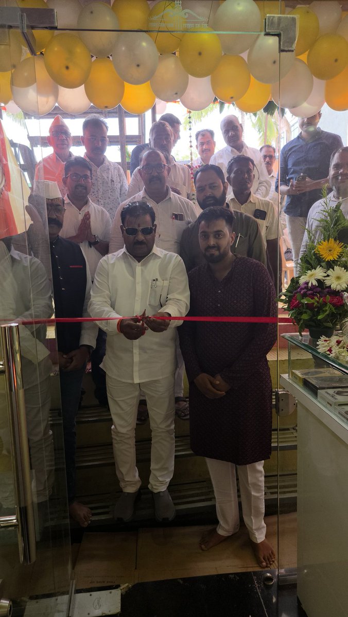 sanjaygaikwad34's tweet image. आज बुलढाणा शहरातील सागवन परिसर, धाड नाका येथील बीके कॉम्प्लेक्समध्ये प्रा. वैभव मुंढे यांच्या “मोबाईल गुरु” या नवीन मोबाईल शॉपचे उद्घाटन माझ्या शुभहस्ते करण्यात आले.
#mobileguru #businessopening #localdevelopment #vaibhavmunde #buldhana #shivsena #sanjaygaikwad