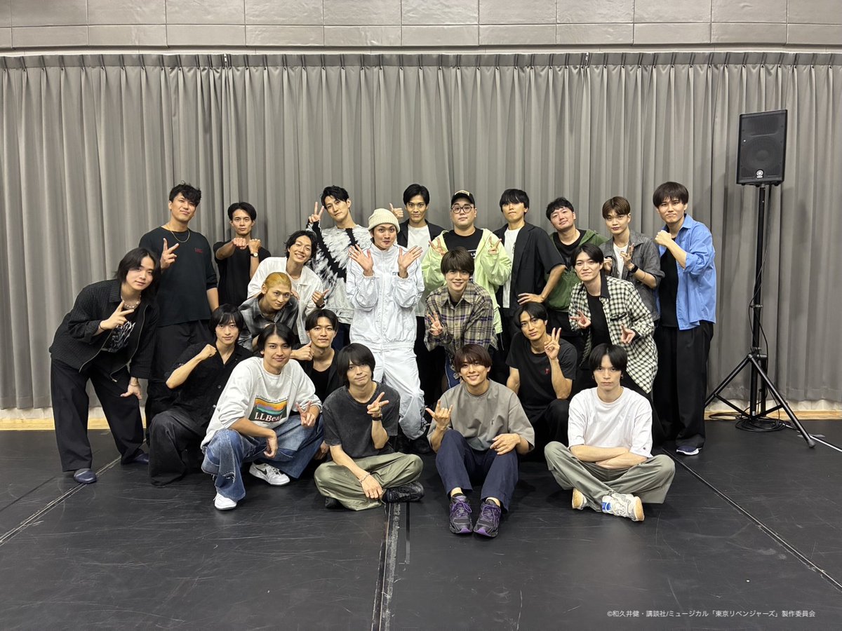 revengers_mu's tweet photo. 🏮 ＃リベミュ祭 稽古開始🏮

顔合わせやりました✨
初演の曲もあり、全員和気藹々と盛り上がりました👀❗️

本格始動した初のライブ公演、ご期待ください👊🔥

🎫チケット一般発売中
🎳前夜祭イベントも開催決定‼️

☑️詳細はHPをチェック
https://t.co/47Ifb94qCH

#リベミュ #東リベ https://t.co/oorbVKsWfM