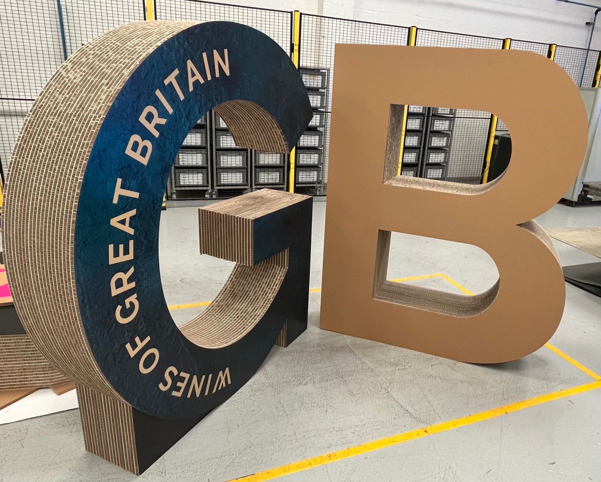 PyramidDisplay's tweet image. 🌍 Customer Spotlight: Data Image Group 🌍

When innovation meets sustainability the results speak for themselves. Their inspiring use of Swedboard® shows how bold ideas and greener choices can go hand in hand. 🌱✨

👏 Huge appreciation for leading the way.