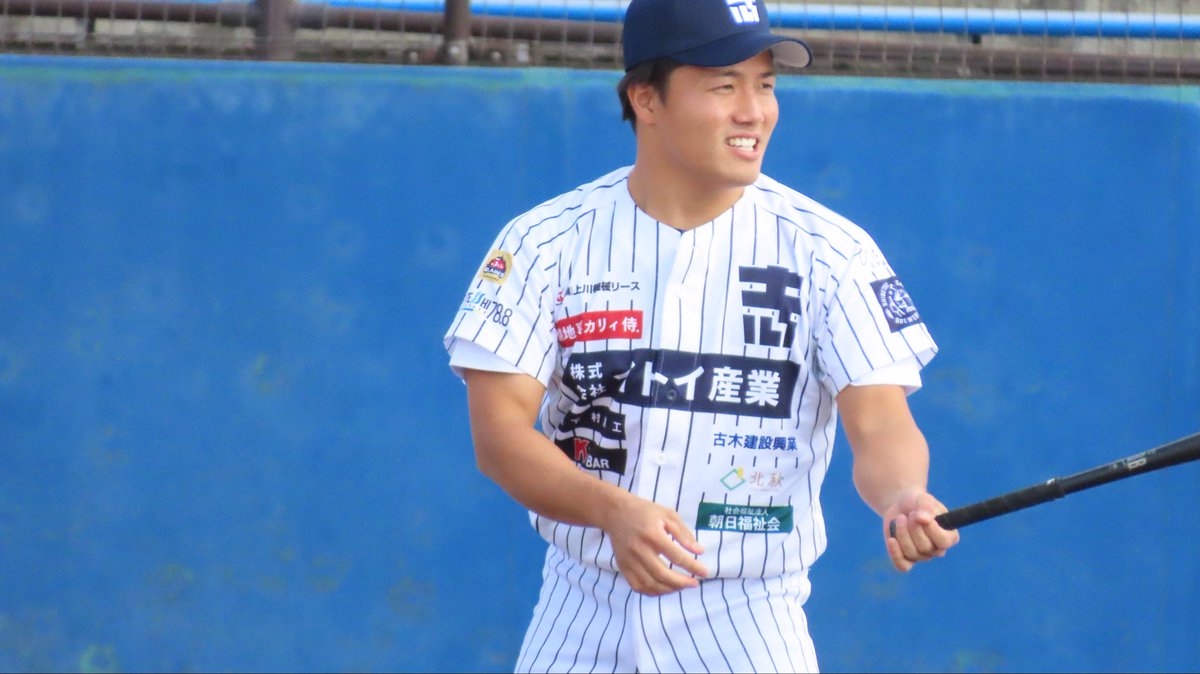 ＼レジェンドOBショットpart1📸／

ファン感謝祭での、OB選手の写真をチラ見せ🫣

1️⃣ヒットを量産 #西森弘貴 選手
2️⃣魅せるプレーで会場を沸かせた #半田祐介 選手
3️⃣流石の打撃 #鳥海彪我 選手
4️⃣いつでもニコニコ #佐藤将悟 選手

士別で再び躍動する姿が見れて感動でした🥺

#士別サムライブレイズ