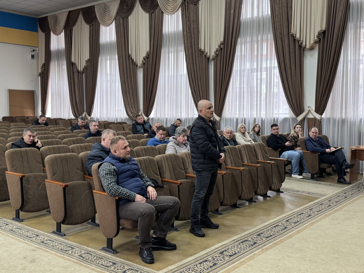 Held a weekly coordination meeting with the heads of the municipal enterprises of the Irpin community.

facebook.com/share/p/14KjJ9…