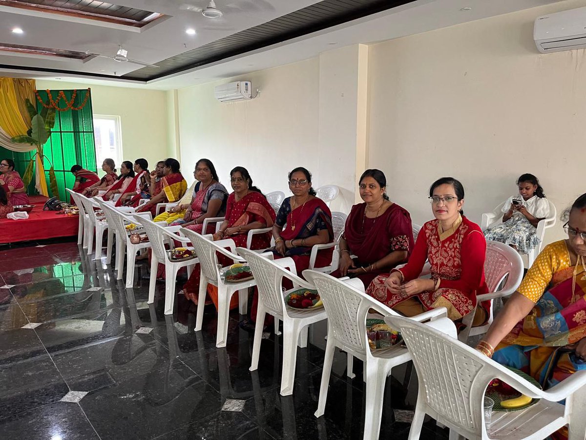 ModiProjectshyd's tweet photo. Festive vibes are all around! Our residents at Gulmohar Residency, Mallapur, Hyderabad are celebrating Dasara, Bathukamma, and Sri Devi Navaratri with great joy and togetherness. ✨

– A proud creation by Modi Properties 🏡

#Bathukamma #Dasara #Navaratri #CommunityLiving https://t.co/aelfFEoela