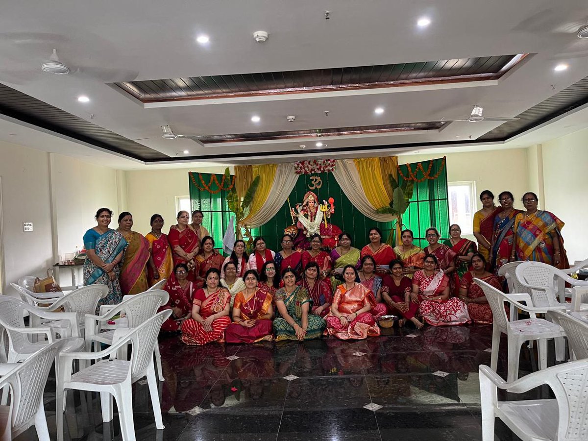 ModiProjectshyd's tweet photo. Festive vibes are all around! Our residents at Gulmohar Residency, Mallapur, Hyderabad are celebrating Dasara, Bathukamma, and Sri Devi Navaratri with great joy and togetherness. ✨

– A proud creation by Modi Properties 🏡

#Bathukamma #Dasara #Navaratri #CommunityLiving https://t.co/aelfFEoela