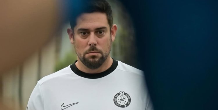 Aquesta tarda a la Graderia de <a href="/SERCatalunya/">SER CATALUNYA</a> (20:30) parlarem amb en <a href="/conradgv/">Conrad Garcia</a>, entrenador de l’<a href="/AtleticSantJust/">Atlètic Sant Just FC</a>.

D'aquí a poc més d’una hora sabran contra quin equip de la PRIMERA divisió jugaran en copa del rei. Espanyol, Girona, Osasuna o Mallorca.