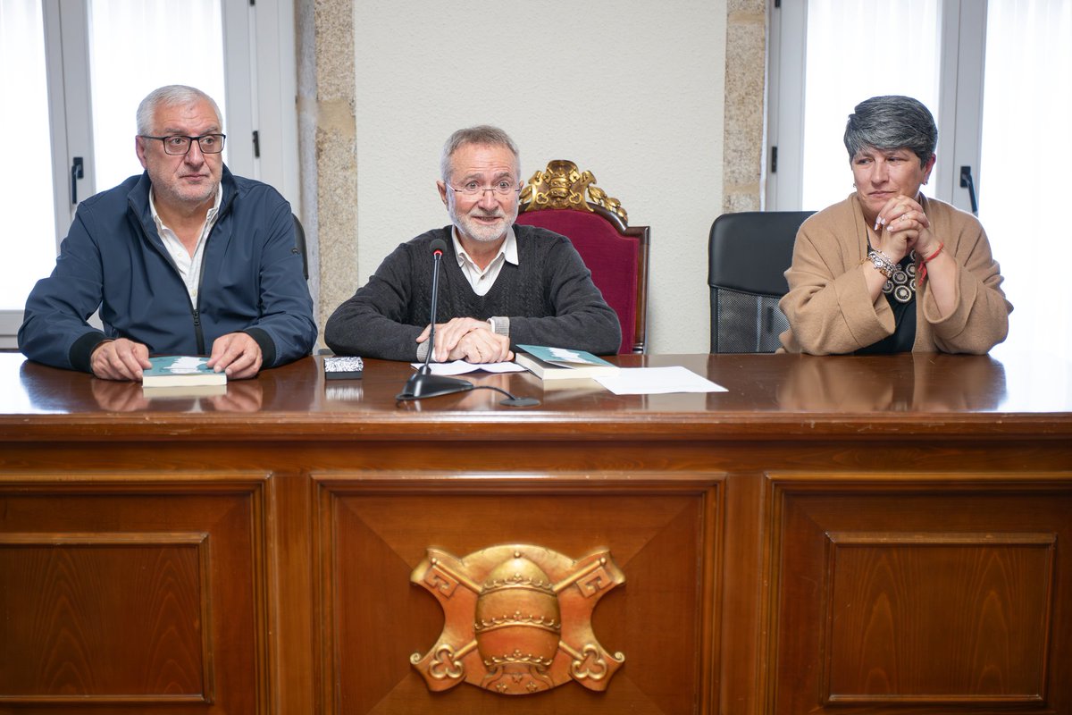 Entregado no <a href="/Concello_Melide/">Concello de Melide</a> o 𝗫𝗫𝗜𝗫 𝗣𝗿𝗲𝗺𝗶𝗼 𝗱𝗲 𝗖𝗶𝗲𝗻𝗰𝗶𝗮𝘀 𝗦𝗼𝗰𝗶𝗮𝗶𝘀 da <a href="/FVicenteRisco/">Fundación Vicente Risco 🛰</a>

👉 O gañador foi 𝗫𝗼𝘀𝗲́ 𝗥𝗮𝗺𝗼́𝗻 𝗙𝗿𝗲𝗶𝘅𝗲𝗶𝗿𝗼 𝗠𝗮𝘁𝗼, coa súa obra "𝗦𝗲𝗽𝗮𝗿𝗮𝗱𝗼𝘀 𝗽𝗼𝗿 𝘂𝗻𝗵𝗮 𝗹𝗶́𝗻𝗴𝘂𝗮 𝗰𝗼𝗺𝘂́𝗺".