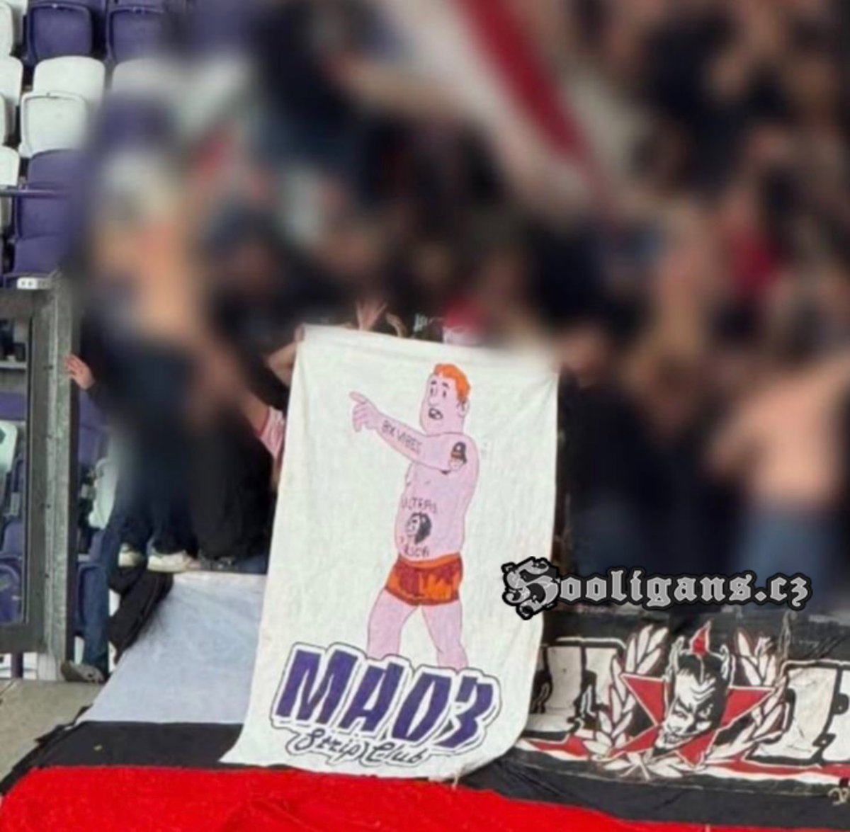 hooliganscz1999's tweet image. XX.XX.2025🇧🇪Info Standard: Anderlecht (MA03) came to repaint one of our graffitis with about ten guys.
Standard (UI96) were also around ten, waiting for them.
A big clash followed for about a minute before Anderlecht ran away, leaving three of their guys on the ground and giving…