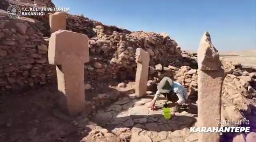 madamarchaeo's tweet photo. Photos of the new T-shaped pillar with a human face just discovered at Karahan Tepe @TCKulturTurizm
#Karahantepe #TaşTepeler #Neolithic #PPNA #prehistory #Anatolia #Türkiye https://t.co/60EggnA6eC