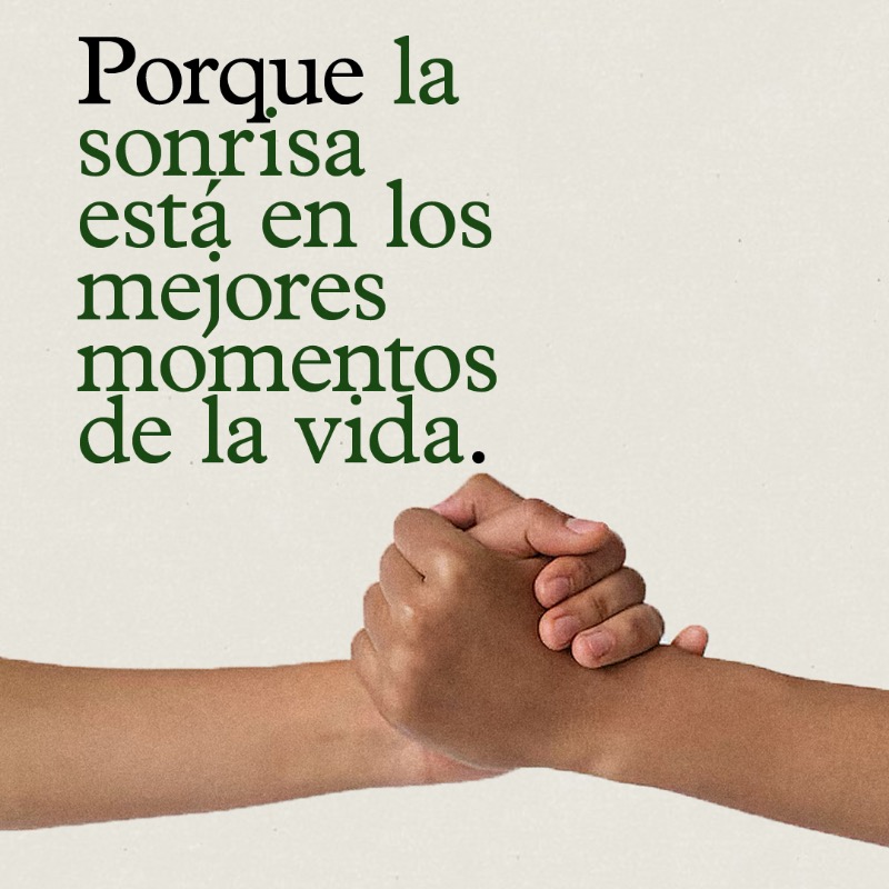 Los plásticos también pueden ser motivo de una sonrisa.
¡Quédate y te lo contamos!