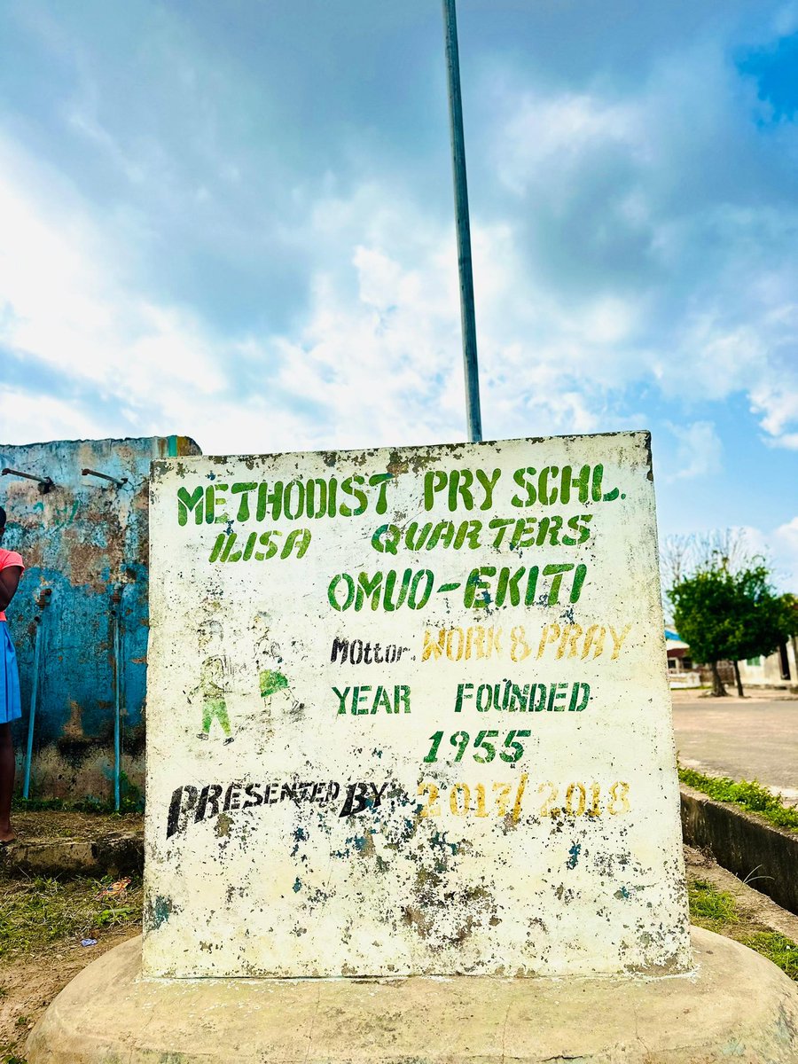 PCEOSWofficial's tweet photo. From one community to another, the BAT-STEM 2.0 train spreads #RenewedHope!

At Methodist Primary School,Omuo-Ekiti, the Presidential Community Engagement Office (SW) empowered pupils &amp; teachers — echoing Pres. Tinubu’s commitment to inclusive, quality education

#BATSTEM https://t.co/vLsdfe8WJm