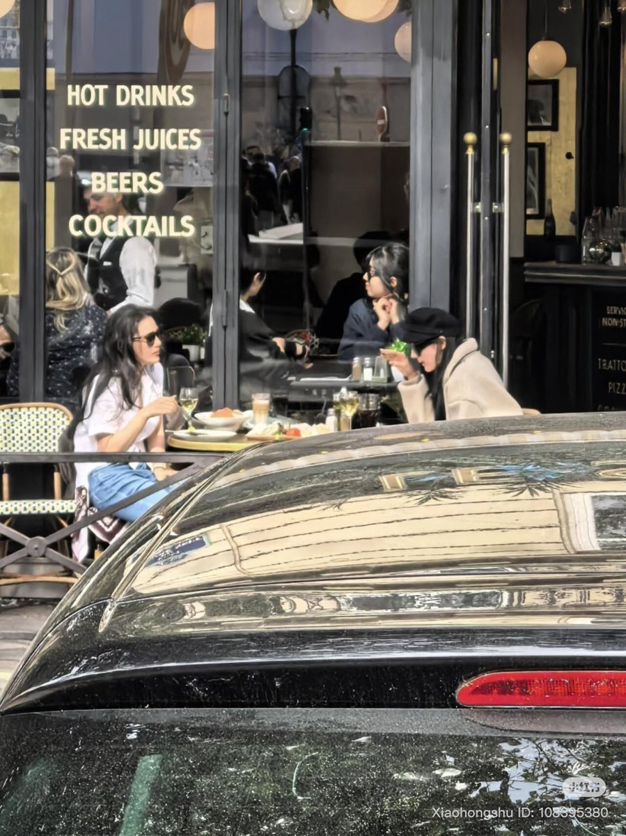 Allcbizmelons's tweet photo. #Dilraba and #ZhangXinyu in Paris https://t.co/PksnLhHlHD