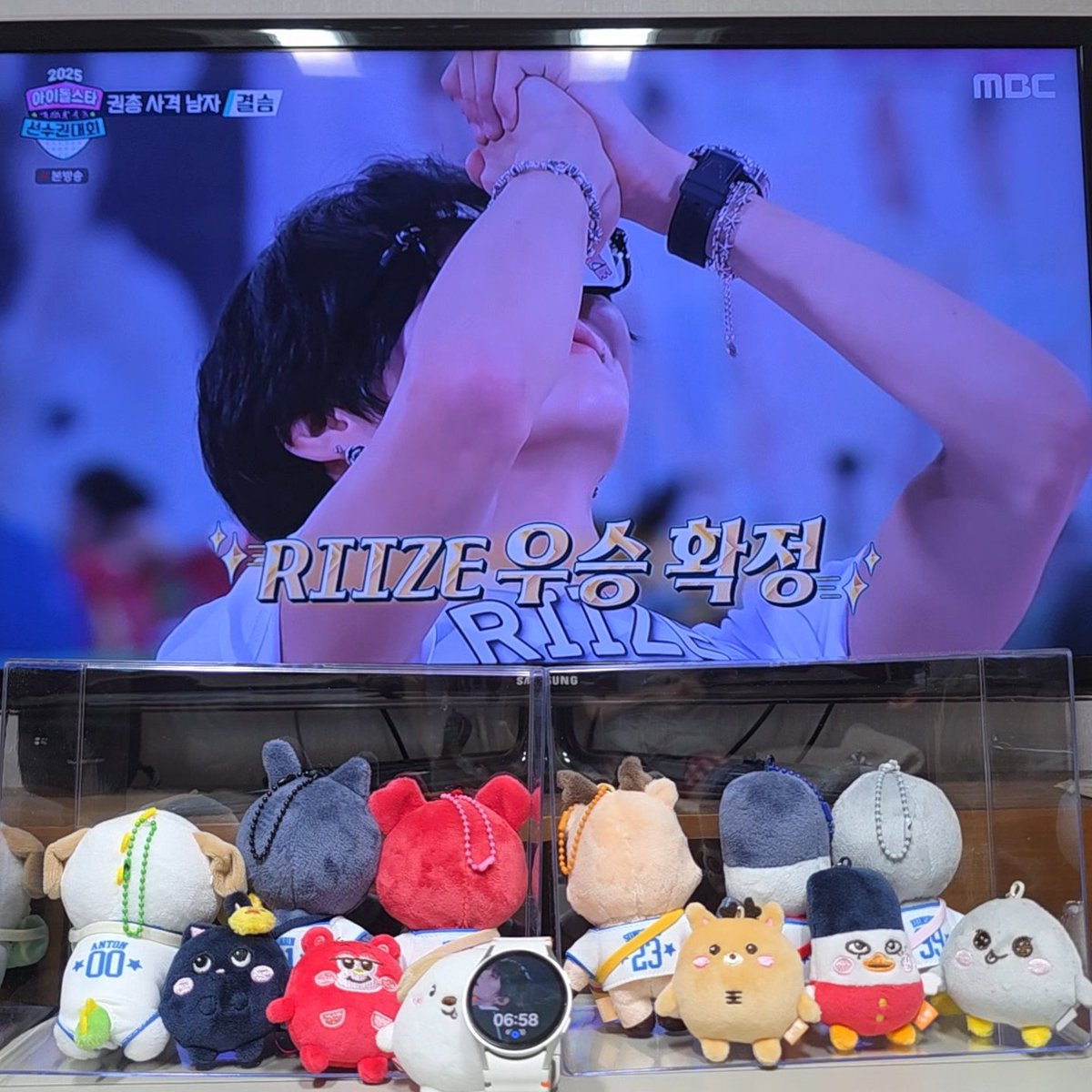 23RIIZE94's tweet photo. @MBC_entertain 🔥 #라이즈 사격 너무 완.벽.해🫶
#아육대 첫 사격 금메달 라이즈🥇
앤톤 쇼타로 원빈 3명의 조합 너무 좋아
가족들이랑 추석에 다 함께 아이돌 선수권 대회 본방 사수.ᐟ.ᐟ 함께 볼 수 있어서 좋아요🧡
#2025아이돌스타_선수권대회 #MBCkpop #라이즈 #RIIZE #앤톤 #원빈 #쇼타로 https://t.co/GXDhBb0EbJ