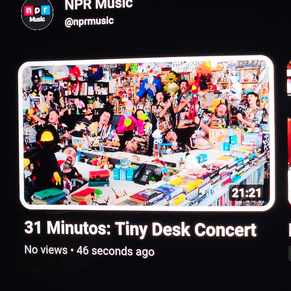 jch's tweet image. Gracias #31minutos #tinydesk por este regalo de cumpleaños