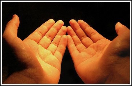 Corantv1's tweet image. 🤲 Une Sounnah délaissée

L’invocation lors de l’étroitesse de la subsistance.

Il est rapporté d’Ibn Messa’oud, qu’Allah l’agrée, qu’il dit : « le Prophète ﷺ a été touché par une étroitesse dans la subsistance, il envoya alors vers ses femmes afin de chercher une subsistance…