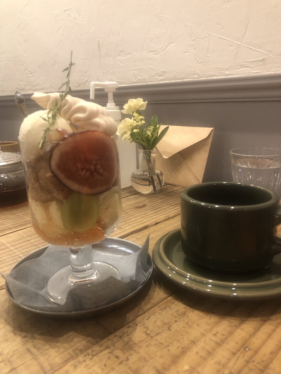 NDnNewSPvc0jZKw's tweet image. これは昨日
天沼町
喫茶 #湊 さん
東海大学高輪台高校グラウンドに割とすぐに行けるので
行く前に(予約しておき)寄った
いちじくとマスカットのグラスデザート🥰
と
ジャムサンド&ハムチーズサンド
(ハムチーズサンドのみトースト)
来週から
ハロウィンプレートが始まると😘