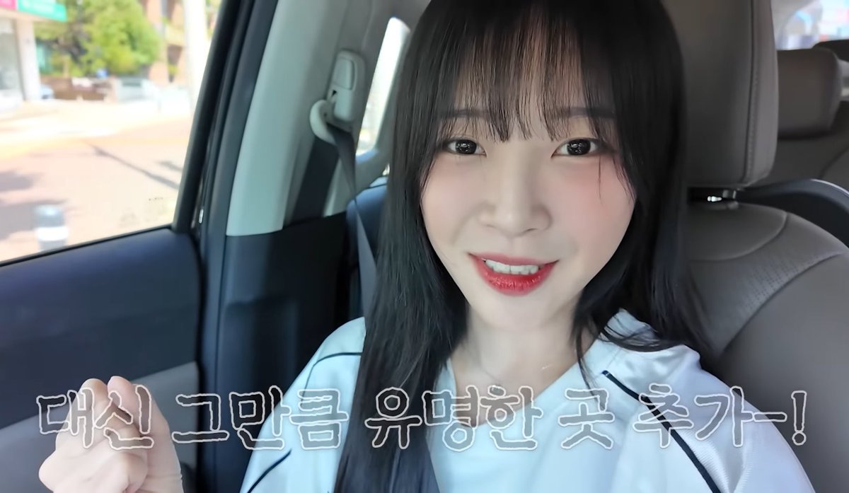 looblebase's tweet photo. The legendary mukbanger Tzuyang, who as surpassed over 12M Youtube subscribers, featured Yeojin’s grandfather’s dumpling shop in her newest mukbang video! —

Yeojin confirmed on Fromm it’s her grandpa’s restaurant!

🔗 https://t.co/ZZsjRLym5g https://t.co/pbZ03xPuDy