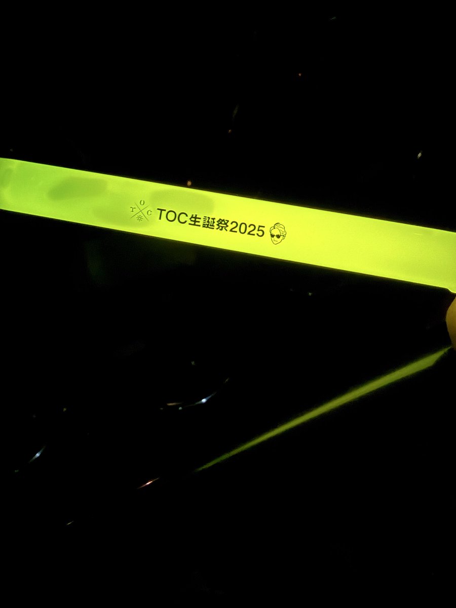 shin_aya65's tweet image. ちょっと遅くなったけど余韻が冷めんから投稿！
色々たまらんかったけど1番きたのは奥さん達の前でたいよう歌ってんのがメロかったぁ

そして彼女がくれたサングラスをつけてTOCさん祝えたのも嬉しかった

次は広島だ！

44さいっおめでとう！
#TOC生誕祭2025 
#Hilcrhymerと繋がりたい 
#Hilcrhyme