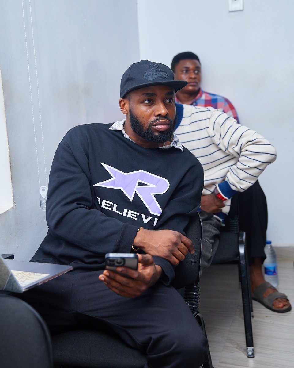 hellocirvee's tweet image. Some people dread Mondays.
We build ideas, debug dreams, and design futures instead. 💡

Welcome to another week at Cirvee where skills meet ambition. ✨

#CirveeAcademy #MondayEnergy #LearnWithCirvee #TechCommunity