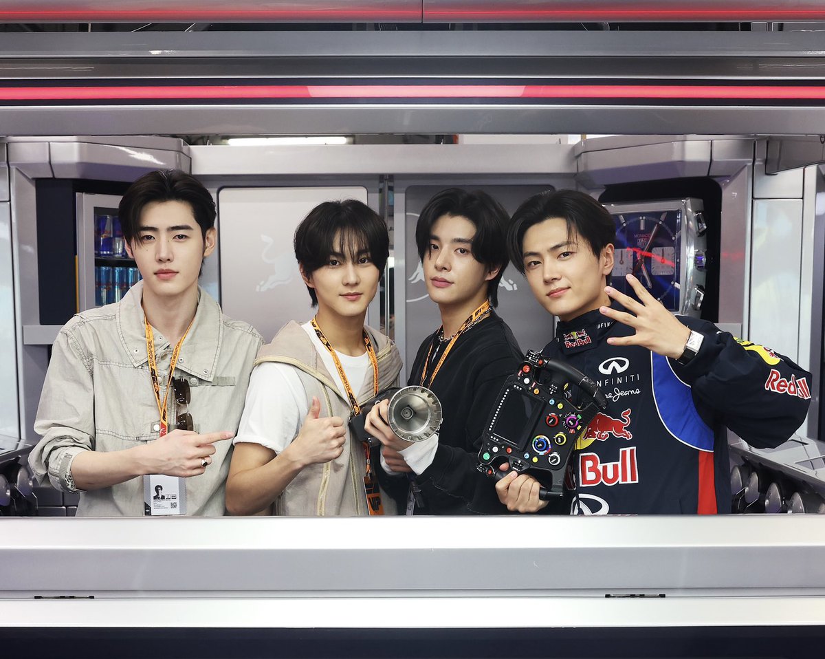 pjsoire's tweet image. QUICK GIVEAWAY / GA 

to celebrate jasukewon ke f1 n jagoanku george russell won in singapore gp aku mau jajanin k-race bagcharm enha for 2 persons 

rules:
- rt &amp;amp; like this post
- reply whos ur bias in enha
- nilai plus kalo suka f1 (rep fav driver)

ends in 24 hrs! good luck🍀